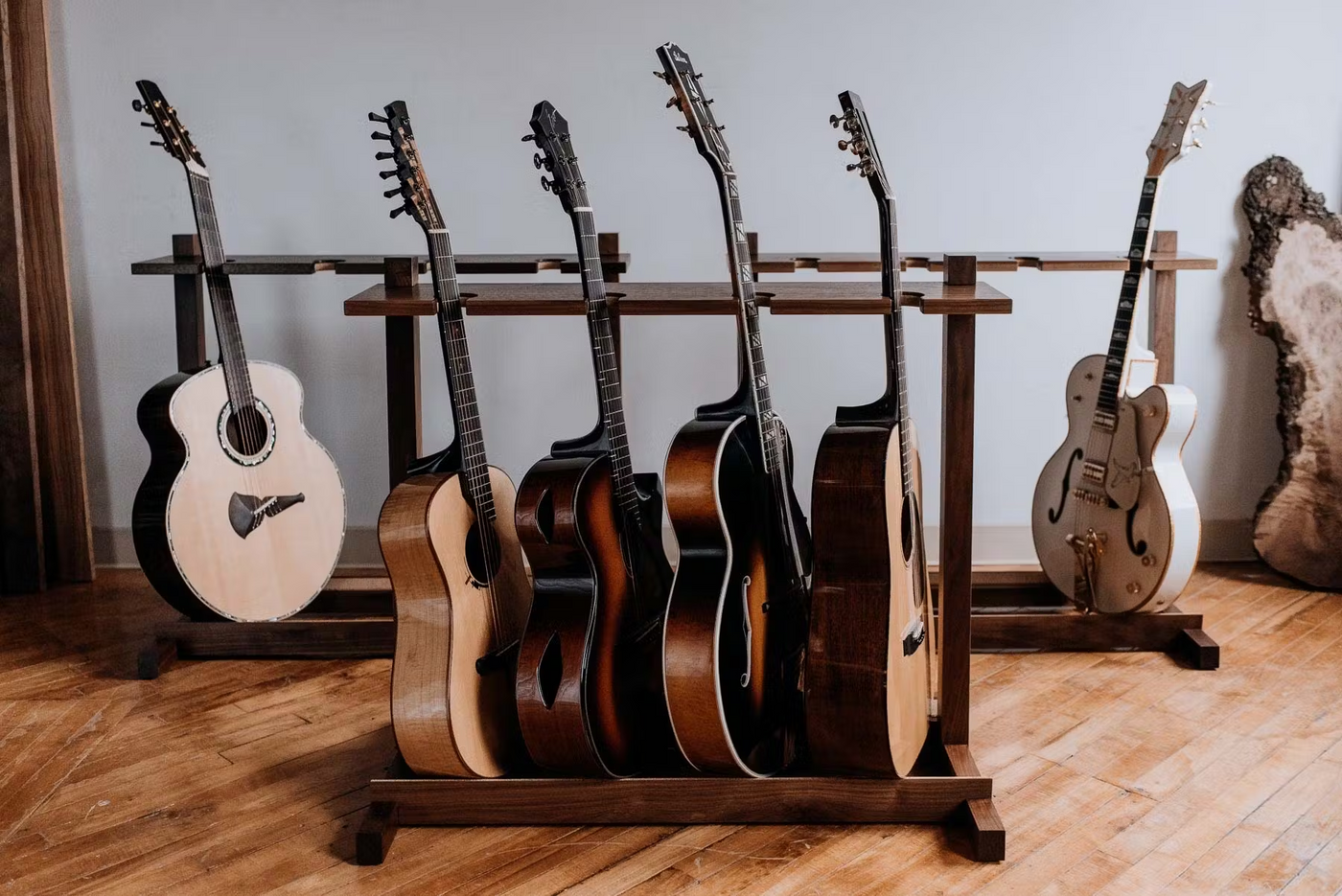 Support Guitare Mural ou au Sol : Lequel Choisir ?