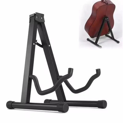 Trépied avec guitare posé dessus