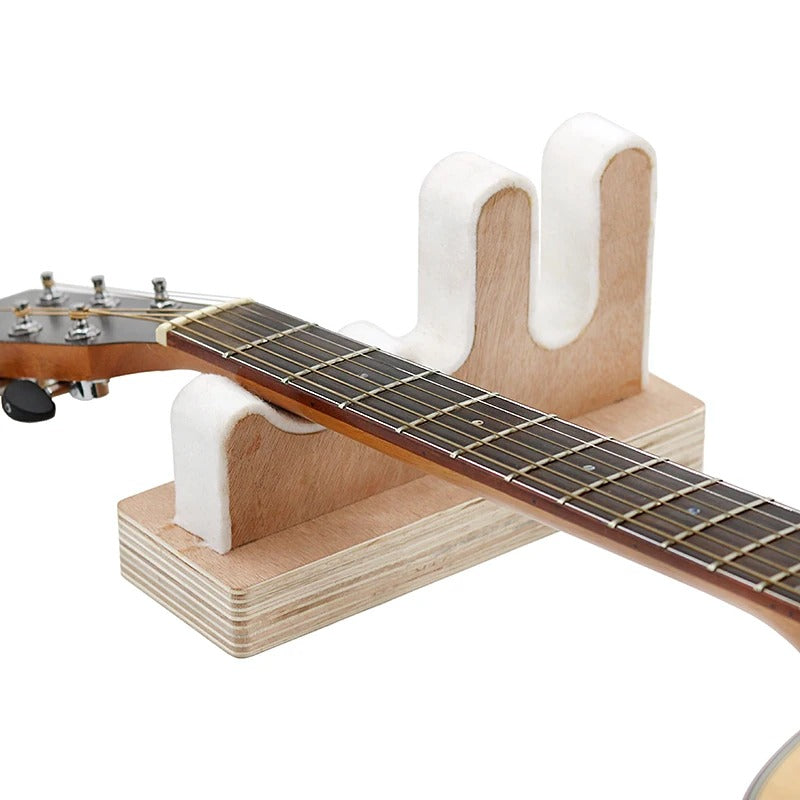 Support de Manche Guitare en Bois avec guitare posée à plat sur le support